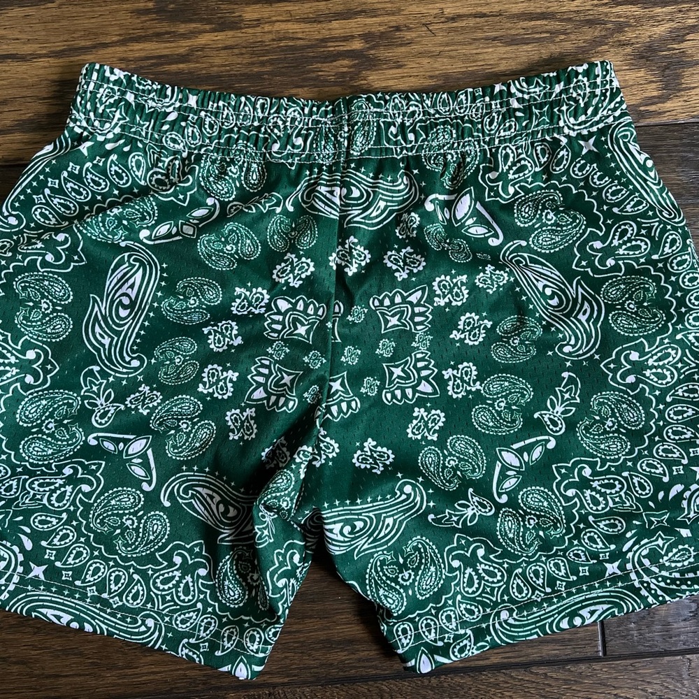 Azva Green Athletic Paisley Shorts with Elastic Waistband